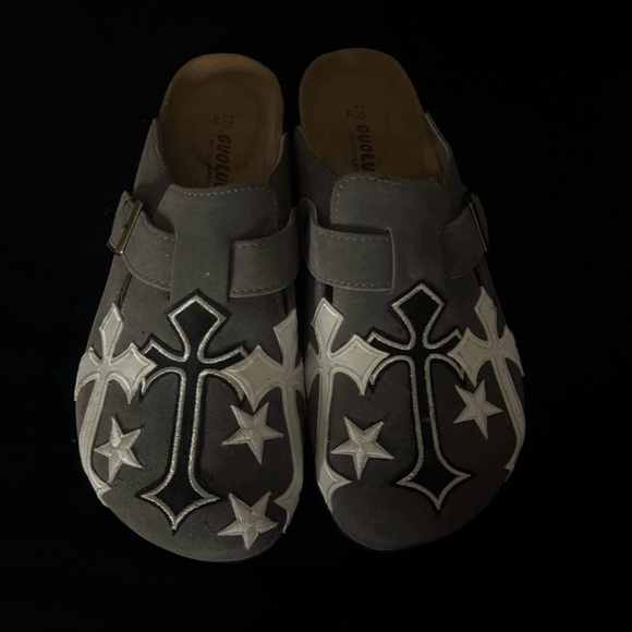 Brand new never worn. just want to get rid of these.Trynna save up for collage. - Picture 3 of 5